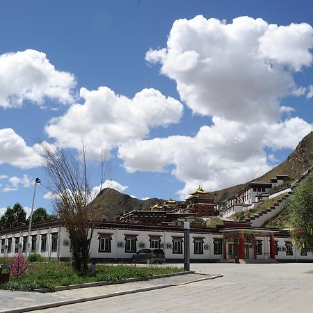 Wanrun International Resort Hotel In Tibet Xigaze Exterior photo