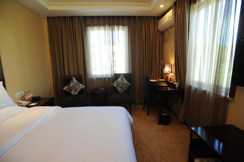 Wanrun International Resort Hotel In Tibet Xigaze Room photo