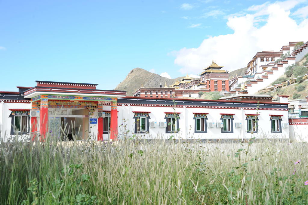 Wanrun International Resort Hotel In Tibet Xigaze Exterior photo