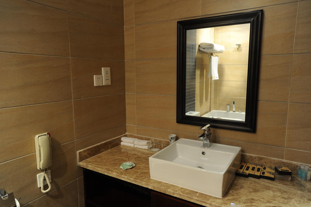 Wanrun International Resort Hotel In Tibet Xigaze Room photo