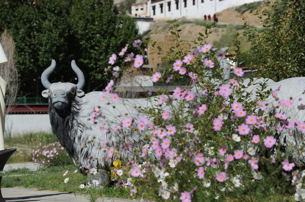 Wanrun International Resort Hotel In Tibet Xigaze Exterior photo