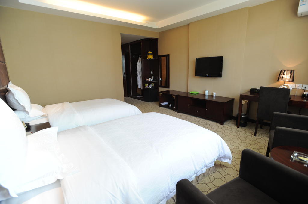 Wanrun International Resort Hotel In Tibet Xigaze Room photo