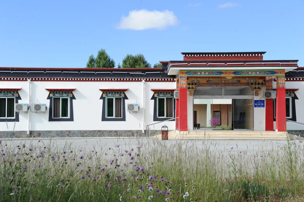 Wanrun International Resort Hotel In Tibet Xigaze Exterior photo