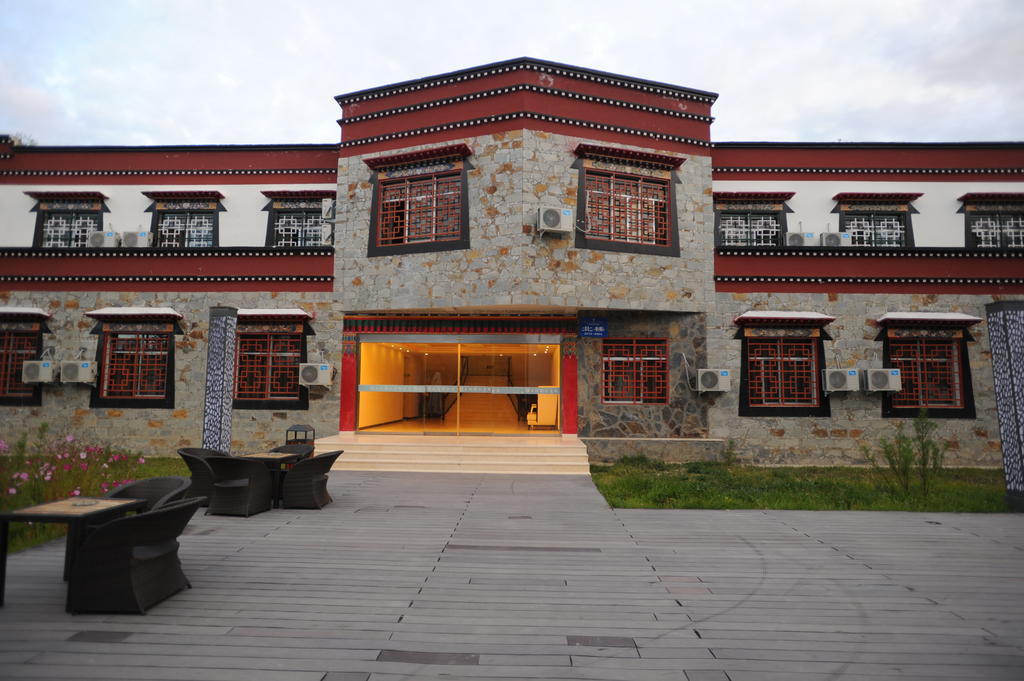 Wanrun International Resort Hotel In Tibet Xigaze Exterior photo